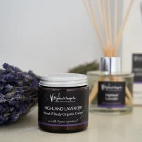 Highland Lavender - Hand & Body Cream - Sfeer Highland Lavender hand- en bodycrème van The Highland Soap Company, sfeerfoto