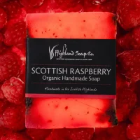 The Highland Soap Company - Wild Scottish Rspberry - Organic Soap - Sfeer The Highland Soap Company - Wild Scottish Raspberry - Organic Soap - Sfeer