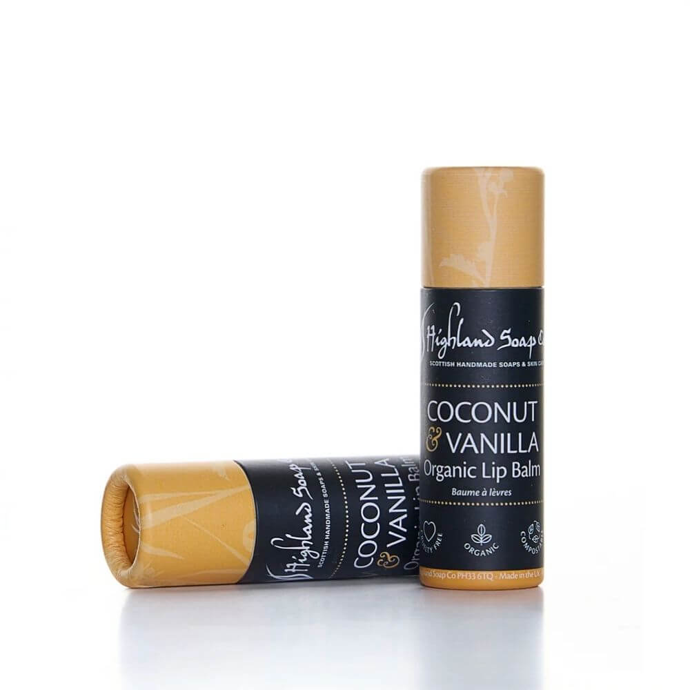 Coconut & Vanilla Organic Lip Balm | Highland Soap Company Coconut & Vanilla lippenbalsem van The Highland Soap Company, één staand en één liggend op een lichte achtergrond.
