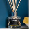Wild Gorse reed diffuser van The Highland Soap Company met houten geurstokjes