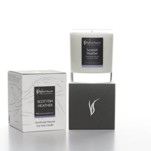 Scottish Heather – Geurkaars – sojawaskaars in glazen houder met productverpakking op witte achtergrond