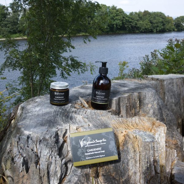 natuurlijke handzeep handcrème en zeep Highland Soap Company gardeners – biologische verzorging in natuur bij water