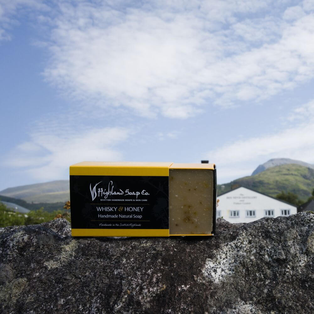 Whisky-Honey-handmade-soap-destilleerderij- whisky honey handgemaakte zeep bij destilleerderij highland soap company