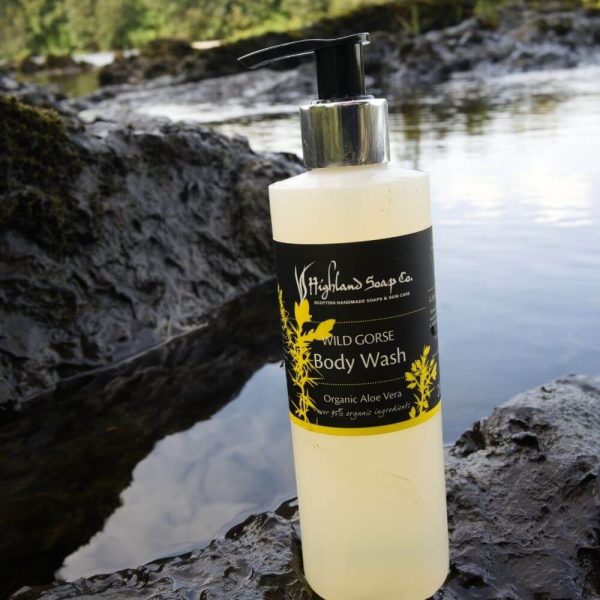 Wild-Gorse-eigen-foto-bodywash-sfeer wild gorse douchegel sfeer highland soap company