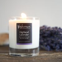 gjk highland lavender geurkaars sojawas brandend lavendel the highland soap company