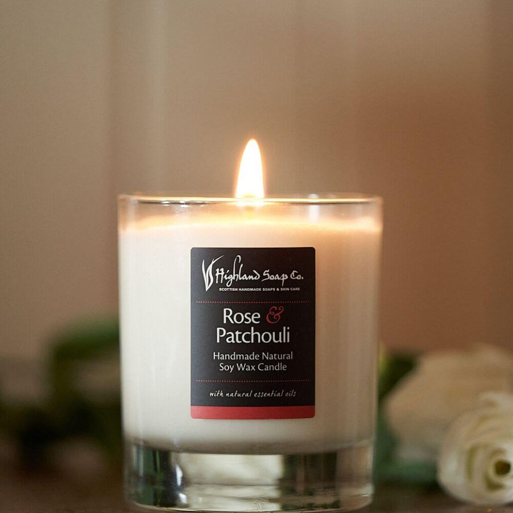rose-patchouli-geurkaars-sfeer-2 rose patchouli geurkaars sfeer highland soap company