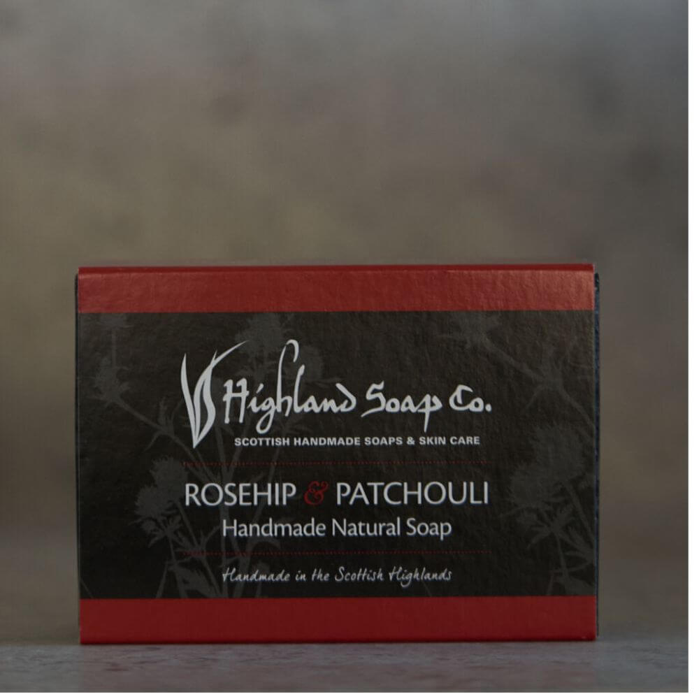 rose-patchouli-handmade-soap-indebadkamer-2 rose patchouli ambachtelijke zeep 190g handgemaakt the highland soap company