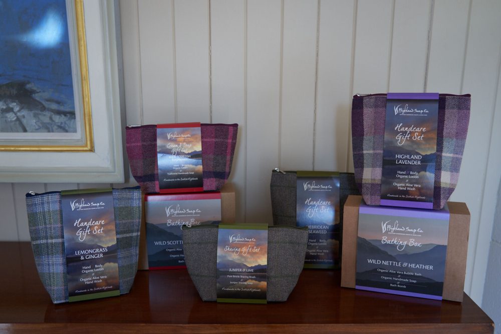 thumbnail-46 Bad Cadeau Box overzicht alle geuren The Highland Soap Company