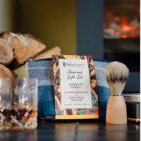 whisky-honey-shaving-set-fireplace scheerset whisky honey scheerzeep kwast tartantas open haard