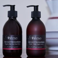 wild-scottish-raspberry-hand-was-body-lotion wild scottish raspberry hand body lotion 300ml biologisch the highland soap company