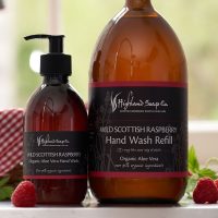 wild scottish raspberry navulling handzeep 1 liter met frambozen the highland soap company