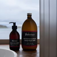 wild scottish raspberry handzeep en navulling bruine fles the highland soap company