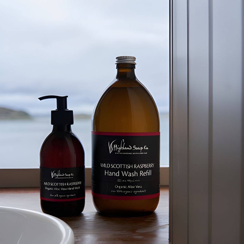 wild scottish raspberry handzeep en navulling bruine fles the highland soap company