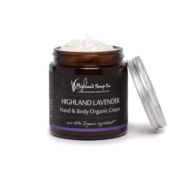 Highland Lavender Hand & Body Cream 120 ml, open pot met deksel, van The Highland Soap Company op een witte achtergrond