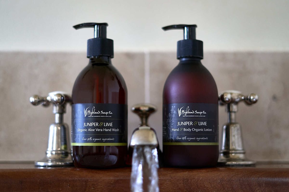 Juniper & Lime handzeep en lotion bij de kraan