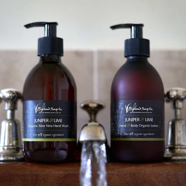 Juniper & Lime Vloeibare Handzeep van The Highland Soap Company bij de kraan