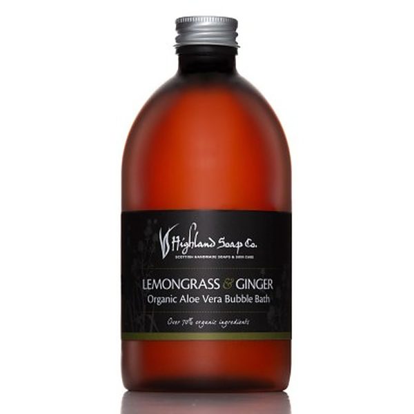 Lemongrass & Ginger badschuim 500 ml van The Highland Soap Company op een witte achtergrond