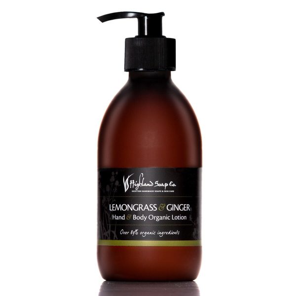 Lemongrass & Ginger Hand & Body Lotion 300 ml van The Highland Soap Company op een witte achtergrond