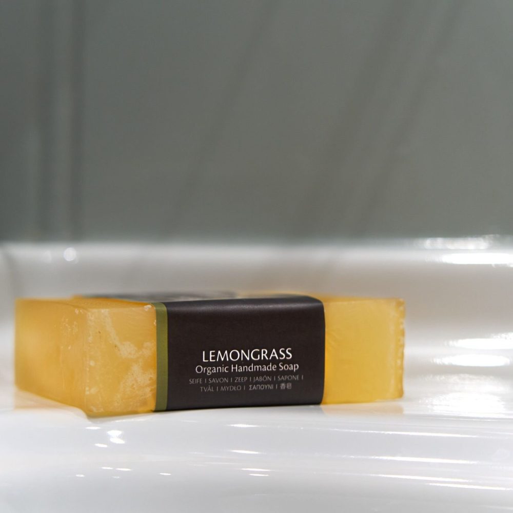 Lemongrass Glycerinezeep van The Highland Soap Company in de badkamer Lemongrass Glycerinezeep van The Highland Soap Company in de badkamer