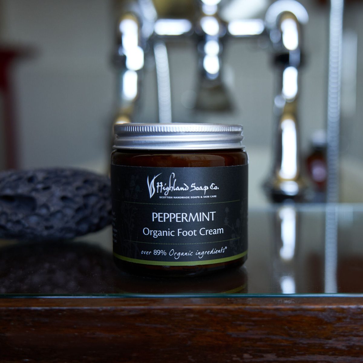 Pepermunt voetcrème in de badkamer