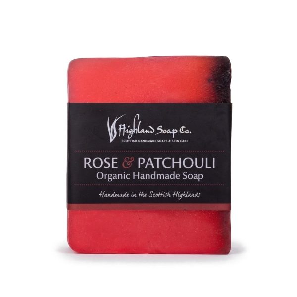 Rose & Patchouli glycerinezeep 150 g van The Highland Soap Company op een witte achtergrond