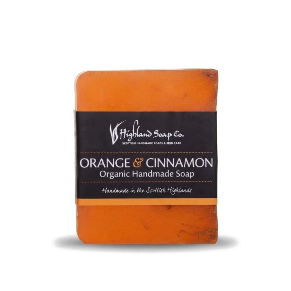 Sweet Orange & Cinnamon glycerinezeep 150 g van The Highland Soap Company op een witte achtergrond