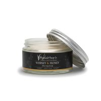 Whisky & Honey scheerzeep in glazen pot met deksel van The Highland Soap Company op een witte achtergrond