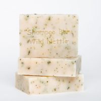 Drie Wild Nettle Shampoo Bars van The Highland Soap Company op elkaar Drie Wild Nettle Shampoo Bars van The Highland Soap Company op elkaar