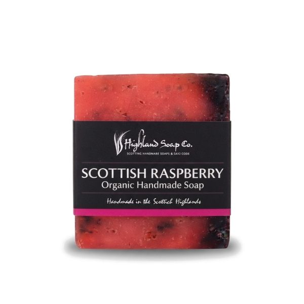 Wild Scottish Raspberry glycerinezeep 150 g van The Highland Soap Company op een witte achtergrond