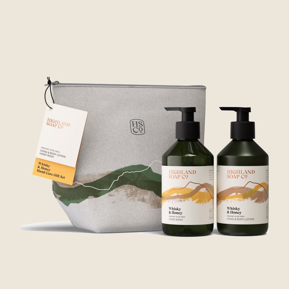 De nieuwe lichte etui van een cadeauset van The Highland Soap Company, met de penseelstreek