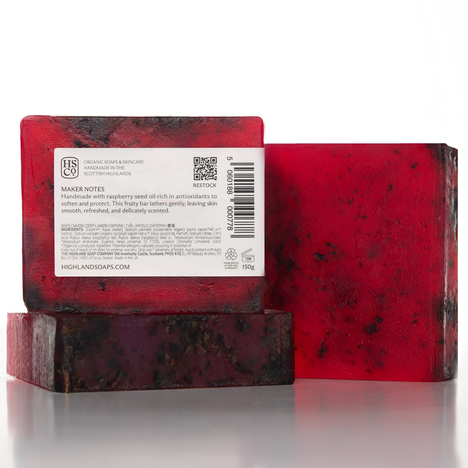 De achterkant van een zeep Wild Scottish Raspberry van The Highland Soap Company met de ingrediënten op het etiket